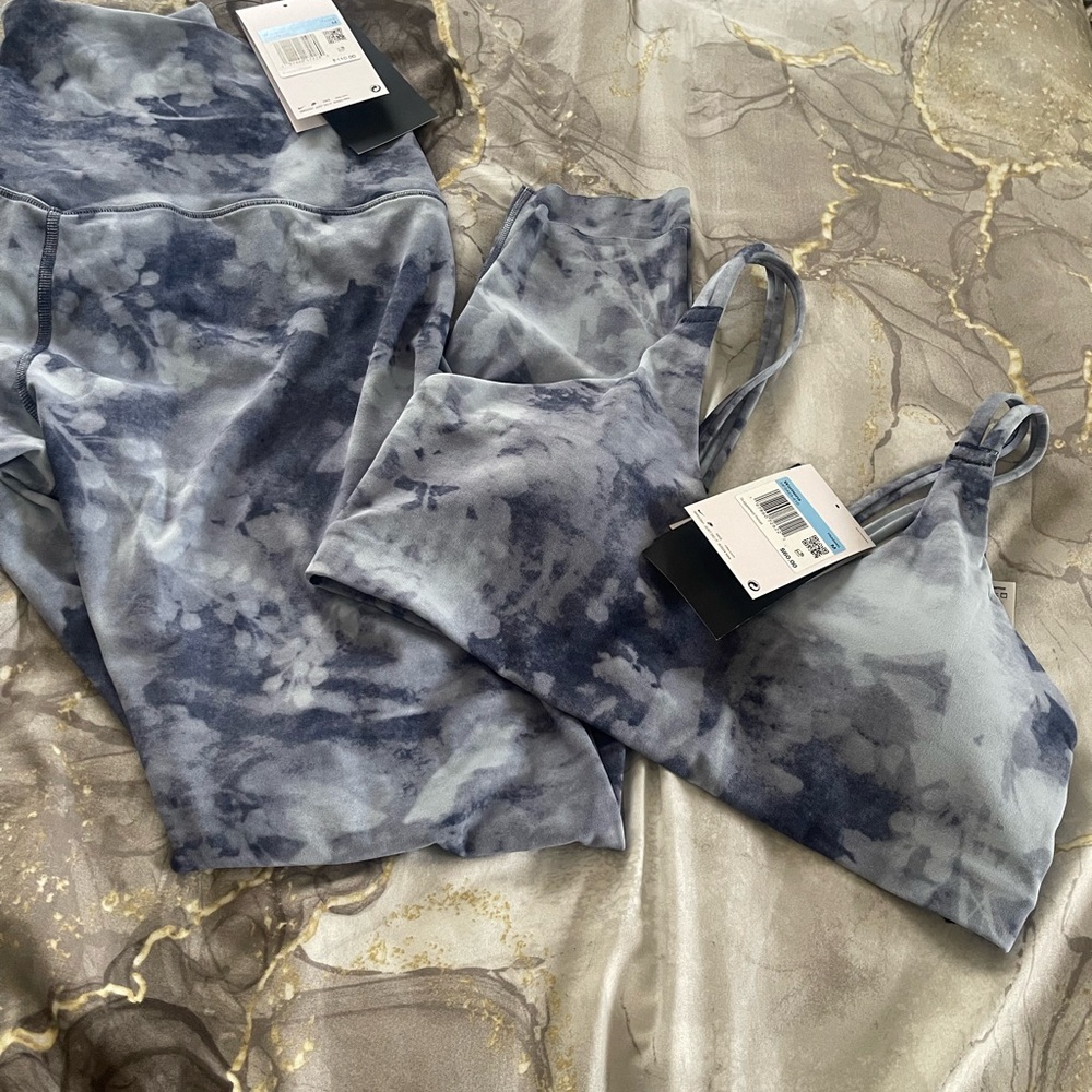 Blue Tie-Dye Sports Bra and Leggings Set